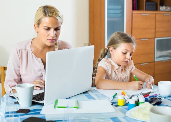 Vrouwen die veel werken hebben meer kans op ziekten dan mannen