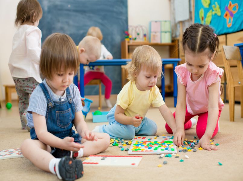 Kinderen op kinderdagverblijf gedragen zich beter en zijn socialer