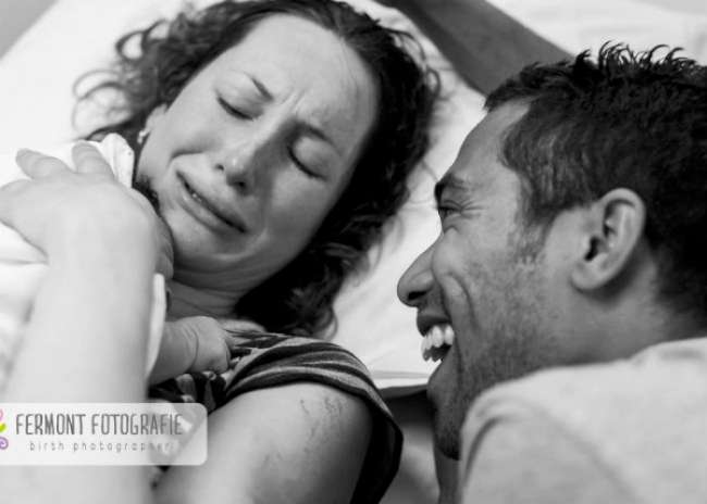 Prachtige ‘first moment’-fotoserie van ouders en baby direct na geboorte