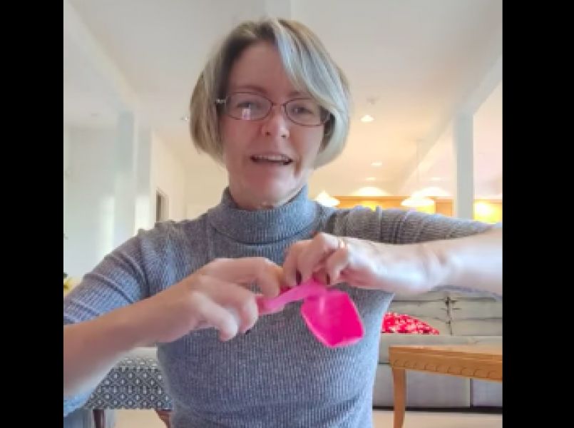 Video met ballon en pingpongbal legt bevalling uit
