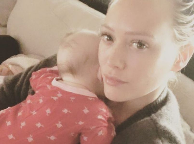 Hilary Duff heeft huilbaby en vraagt hulp: Houdt dit ooit op?