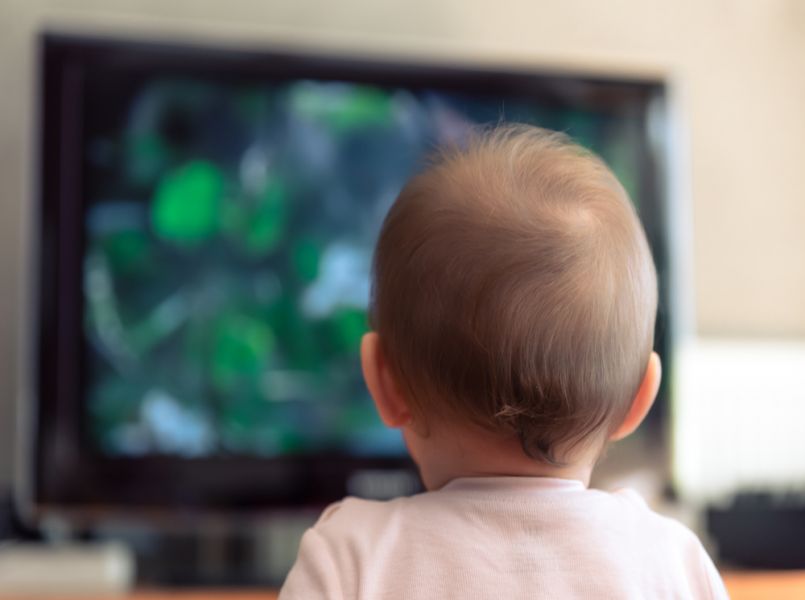 Schermtijd kinderen onder twee jaar verdubbeld