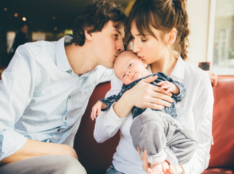 Moet een kind de achternaam van beide ouders kunnen krijgen?