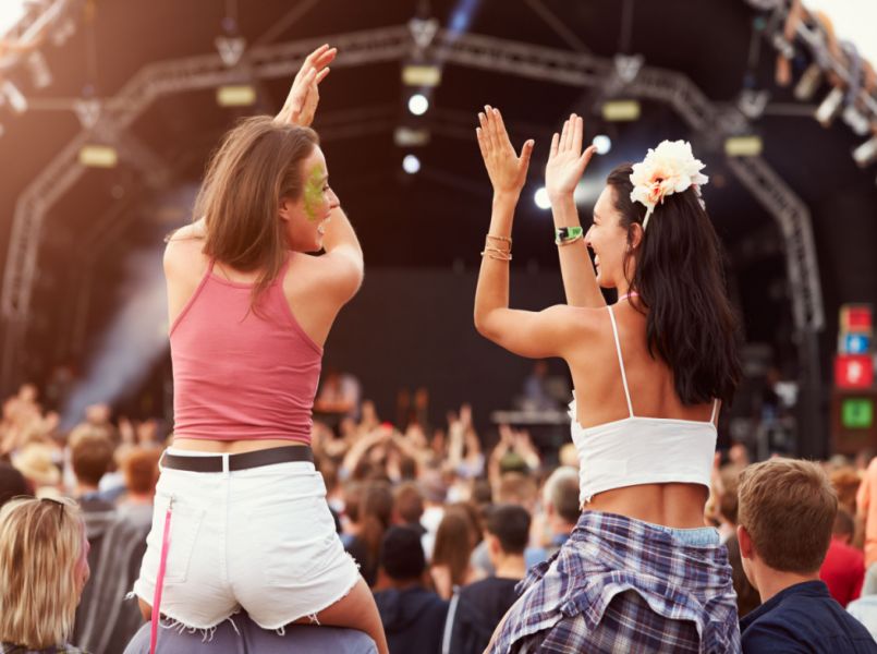 Zwanger en naar een festival: hoe pak je dat aan? 