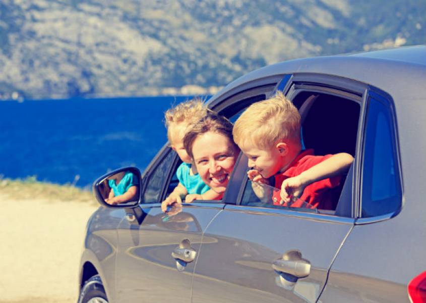 Wat er altijd gebeurt als je met kinderen in de auto op vakantie gaat