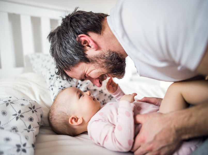 Tips om als vader een band op te bouwen met een baby