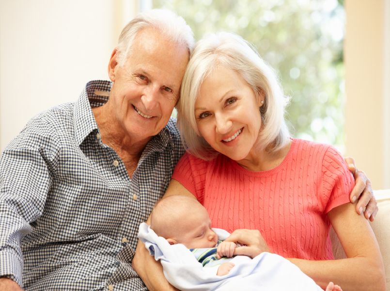 7 manieren waarop je ouders veranderen als ze opa en oma worden