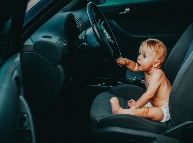 Waarom een kinderautostoel met rugleuning beter is