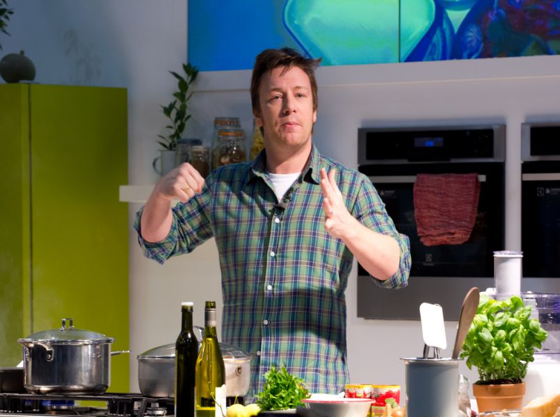 Dit wil je zien: Jamie Oliver’s zoon zijn eerste kookvideo