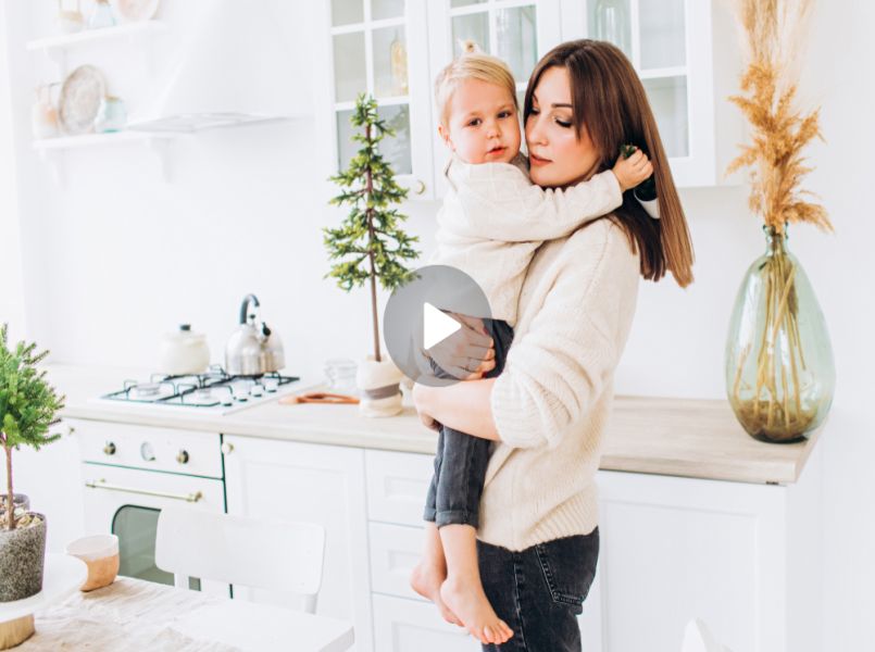 Mom life! Dit gebeurt elke moeder die eten aan het maken is, herkenbaar?