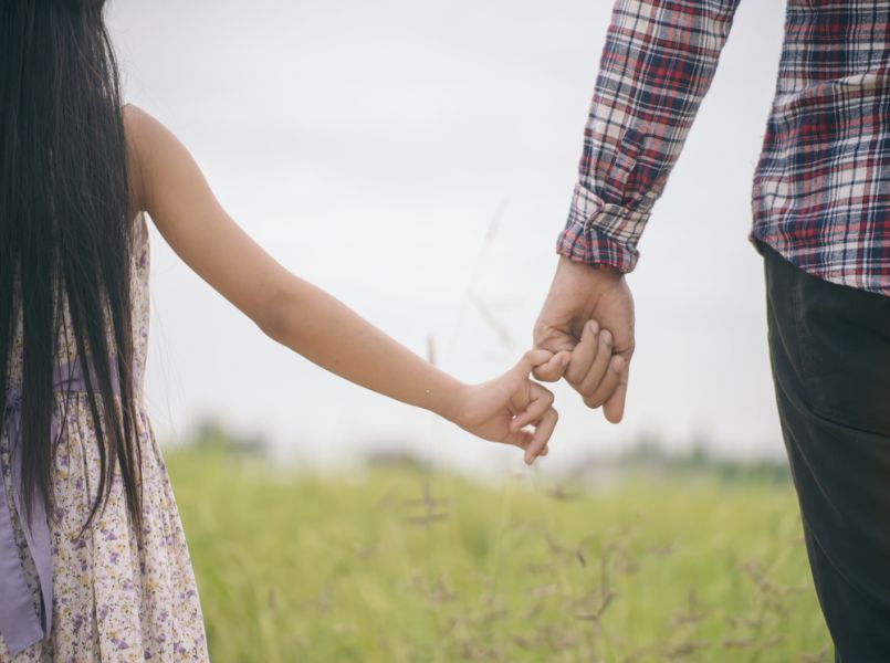 Bizar: iemand inhuren die doet alsof hij de vader van je kind is