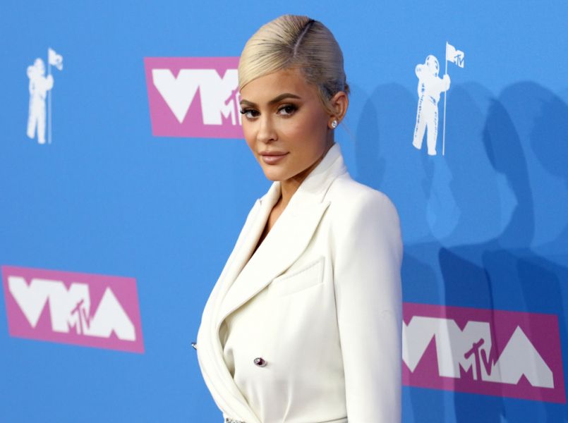 Kylie Jenner showt nooit eerder vertoonde foto van zwangere buik