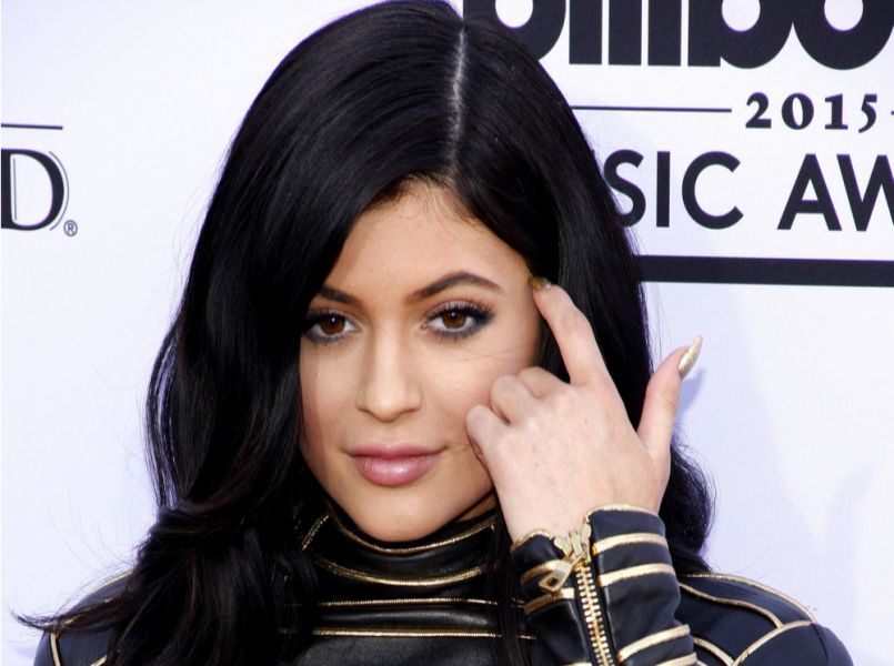 Kylie Jenner deelt video van zwangerschap en bevalling