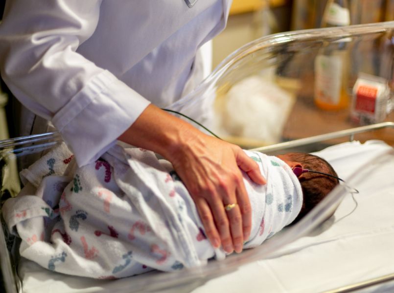 Vroedvrouw: deze 7 onverwachte dingen zijn handig in je ziekenhuistas