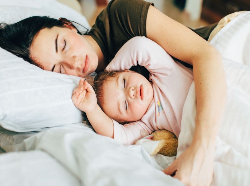 Co-sleeping: Dít zijn de voordelen en nadelen
