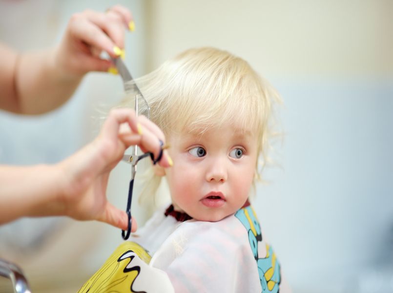 Baby van 8 weken met de wildste haardos die we ooit zagen!