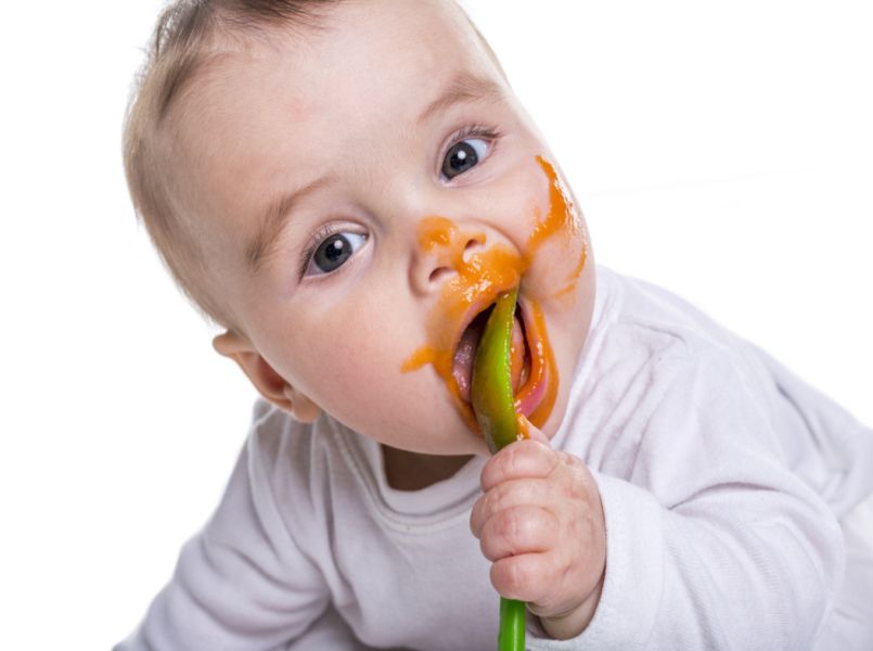 Voedingsdeskundige Roos: ‘3 tips om te bepalen of jouw baby klaar is voor de eerste hapjes’ 