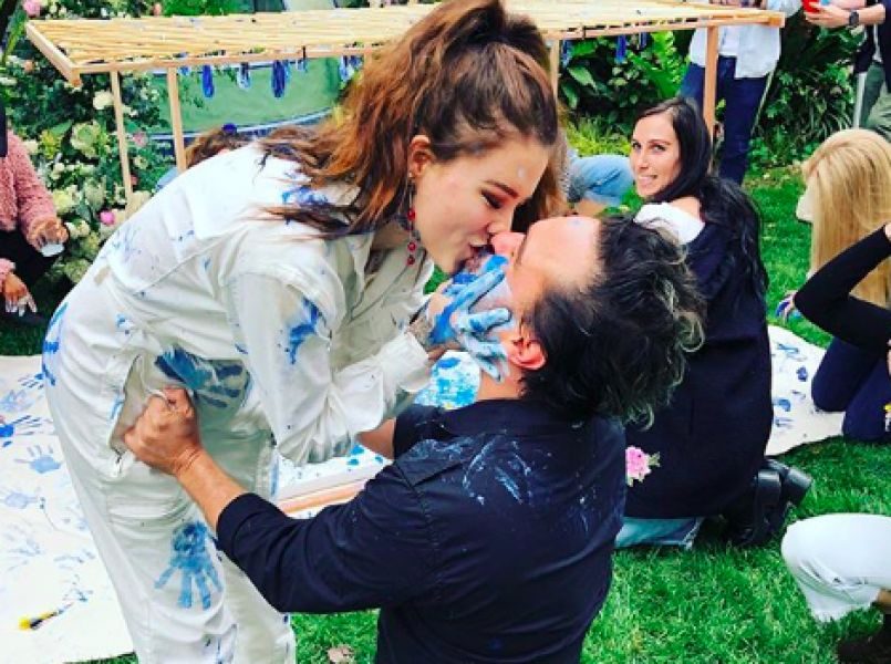 Lekkere kliederboel tijdens gender reveal-party Big Bang Theory-acteur Johnny Galecki