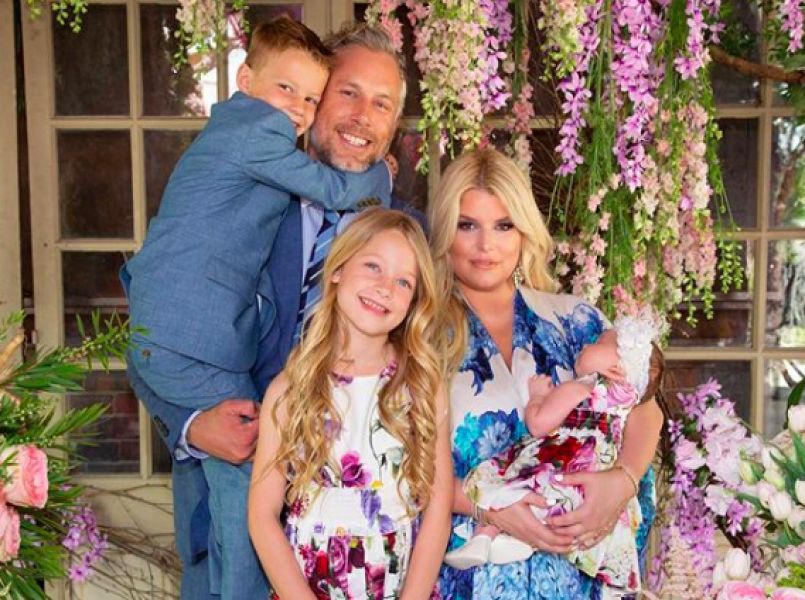 Jessica Simpson laat eerste gezinsfoto met pasgeboren dochter zien