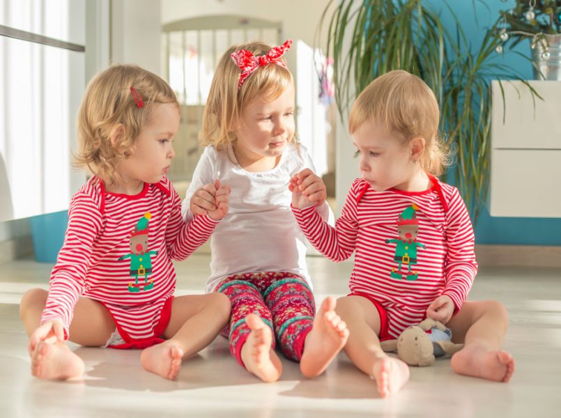 Hilarische video: ouders willen kleintjes laten lachen voor de foto