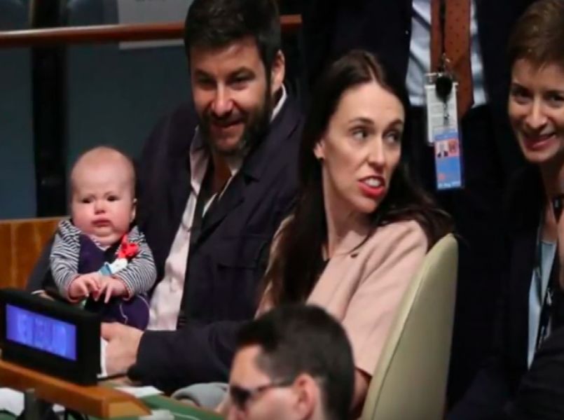 Baby Nieuw-Zeelandse premier vergadert gewoon mee