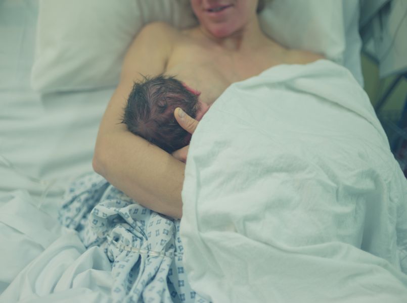 Waarom poepen tijdens bevallen geen taboe mag zijn